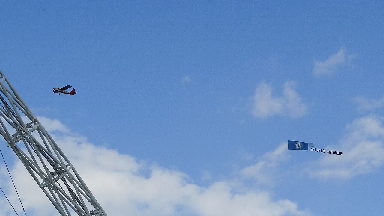 平台公告·球场看台实景